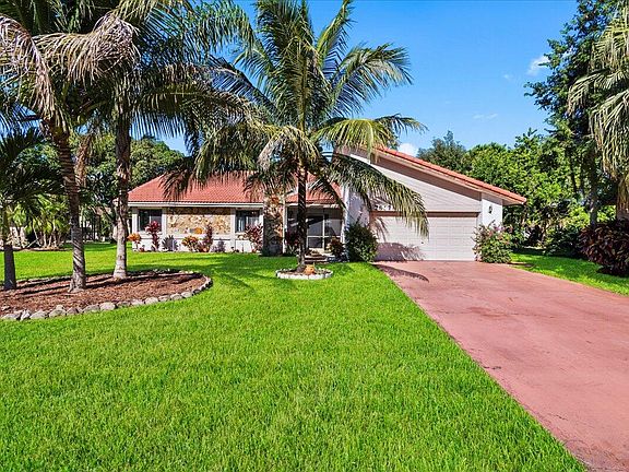 2nd image of 7817 Nutmeg Court