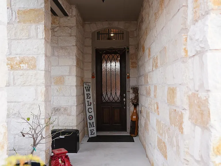 2404 Muzzie Ln — Photo 5