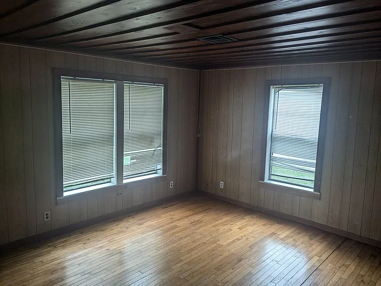 1812 E Young Ave — Photo 3