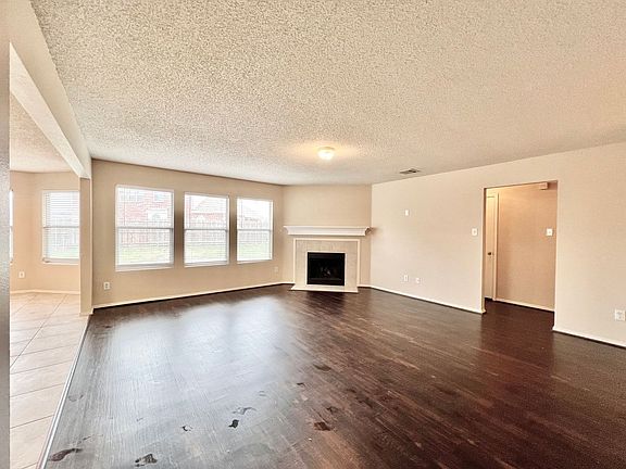 4th image of 9925 George Washington Dr