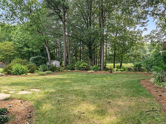 4th image of 236 E McGinnis Cir