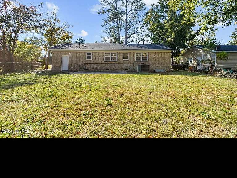 318 Bandera Dr — Photo 23