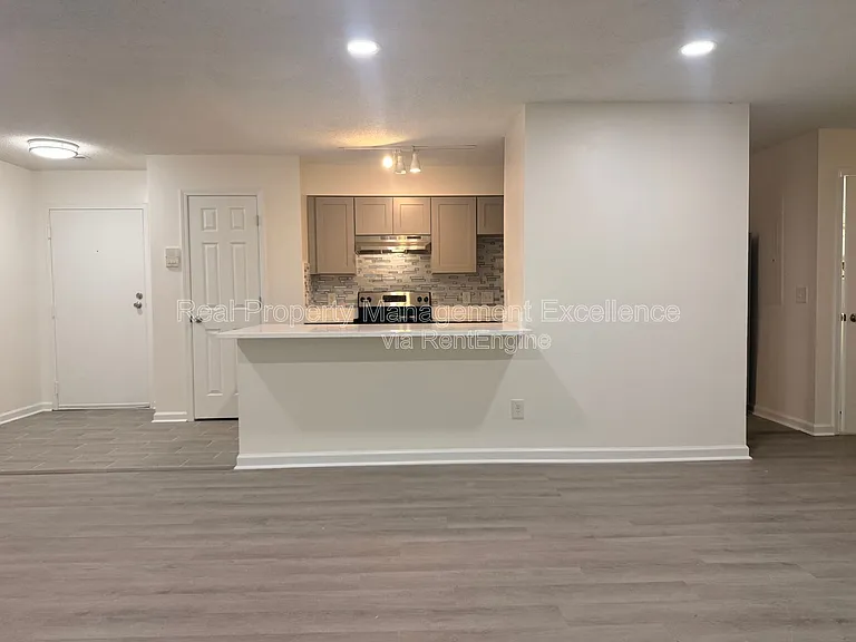 1330 Park Glen Dr #104 — Photo 8