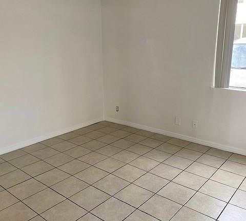 5th image of 4727 Gambier St