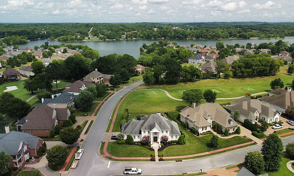 2nd image of 915 Plantation Way