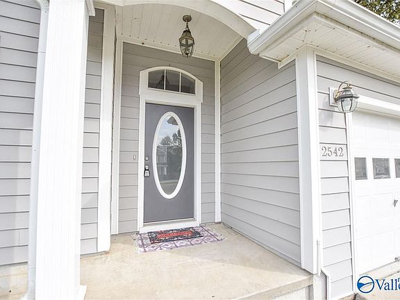 3rd image of 2542 Bonnie Oaks Dr SW