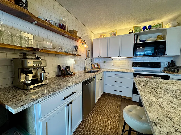 1660 N Prospect Ave #908 — Photo 5