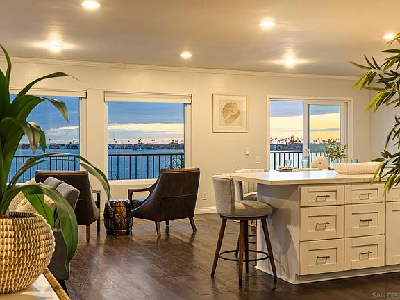 5th image of 3818 Riviera Dr APT 4