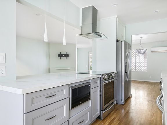3rd image of 1020 19th St APT 5