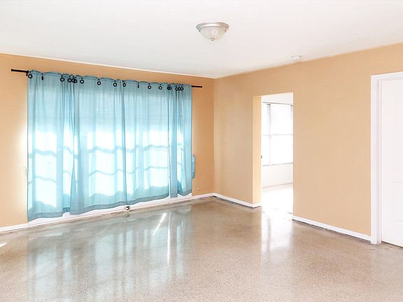 3rd image of 832 NE 10th Ave #1-2
