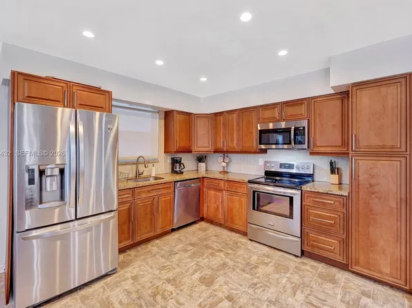 45 SE 14th St, Dania, FL 33004