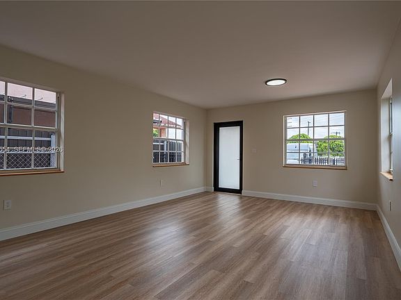 5th image of 374 Flagami Blvd