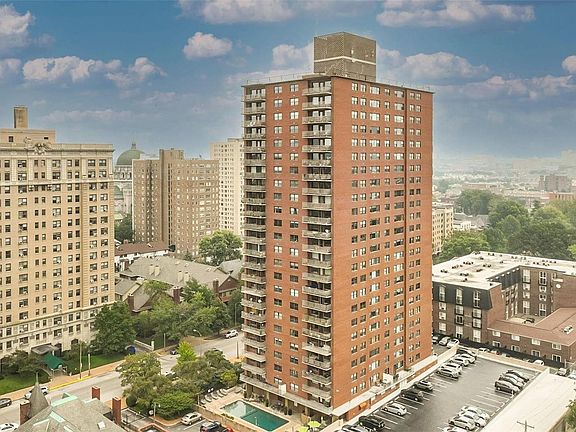 3rd image of 4466 W Pine Blvd APT 23G