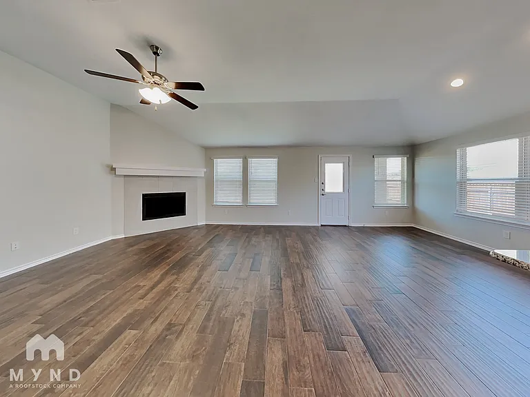 529 Paloma St — Photo 3