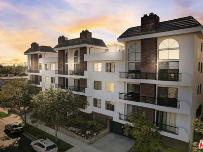 10475 Eastborne Ave #PENTHOUSE 306, Los Angeles, CA, 90024