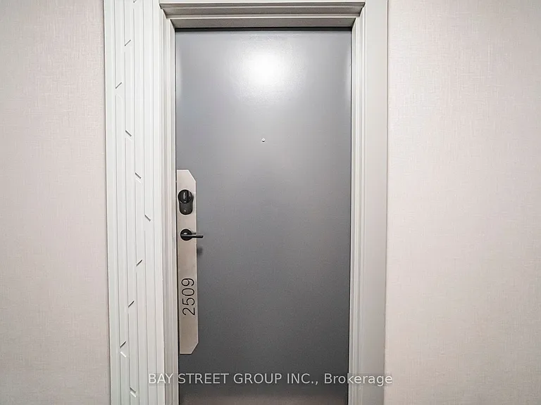 105 Oneida Cres #2509 — Photo 15