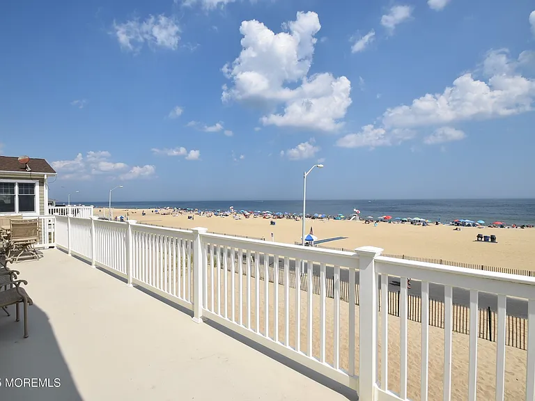 233 Beachfront #3 — Photo 2