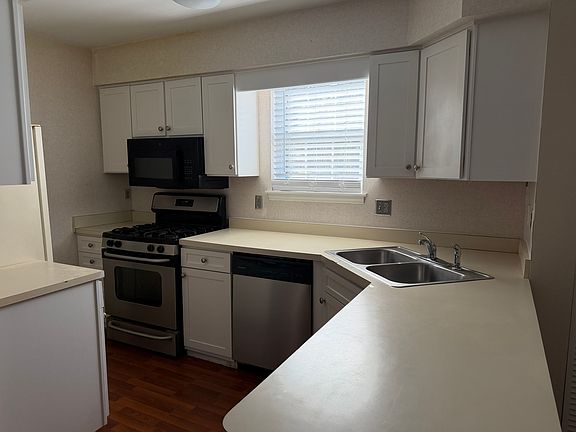 3rd image of 453 Summerwalk Cir
