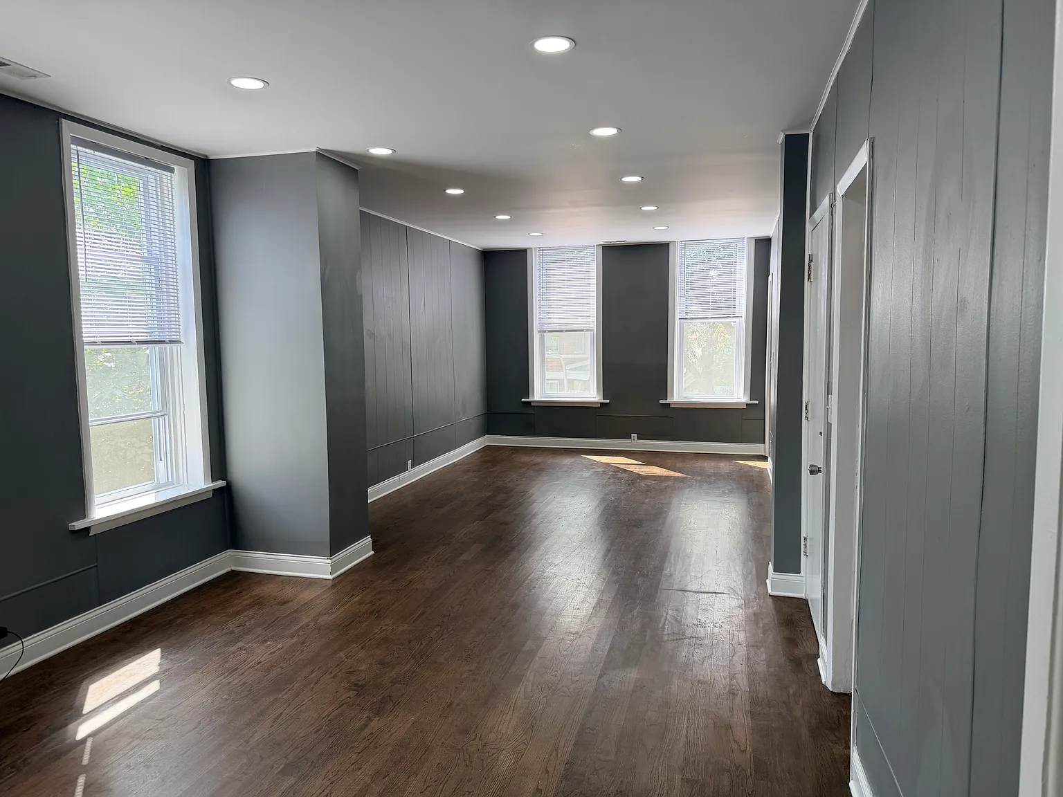 4 bed, 1.5 bath, 1100 sqft, $2,050 — Photo 2