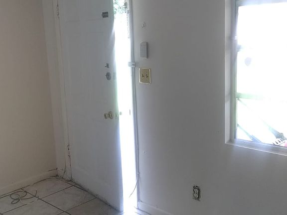 4th image of 8635 Berry Ave