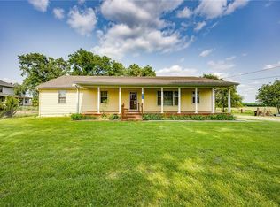 1110 E 1600th Rd, Lawrence, KS 66046