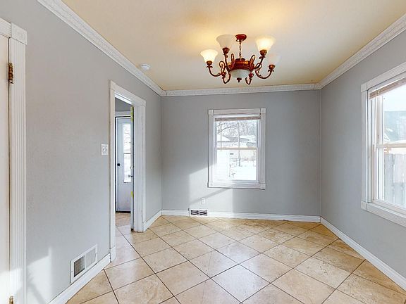 4th image of 912 Grand Ave