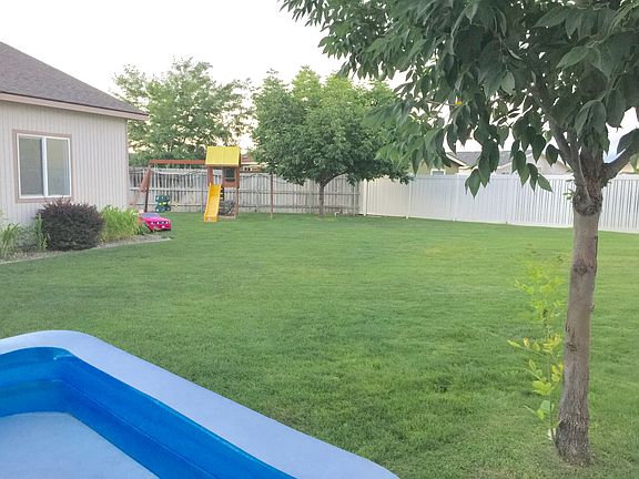 5th image of 427 Tieton St