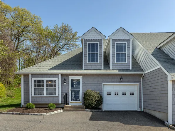 7 Mallory Square #7, Danbury, CT 06811
