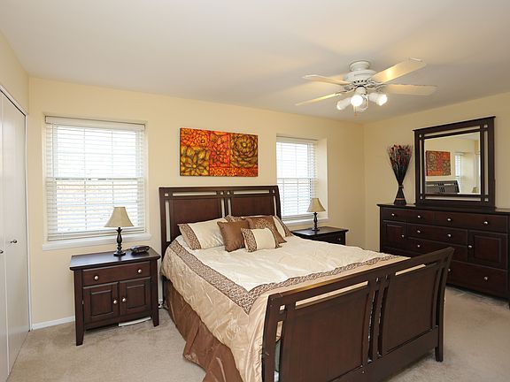 2nd image of 17 Shady Hill Ct