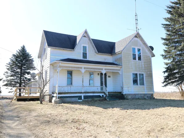 6237 Cochrane Rd, Marlette, MI 48453