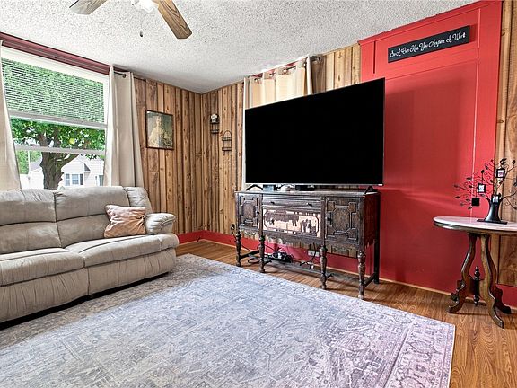 5th image of 1309 Champaign Ave