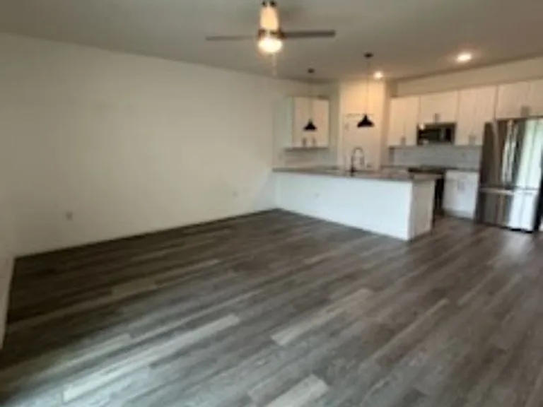 2028 NE 8th Pl — Photo 8