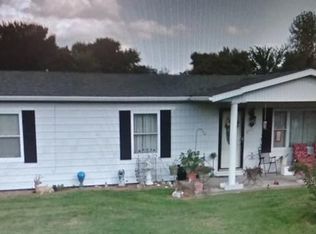 1202 S Edwardsville St, Staunton, IL 62088