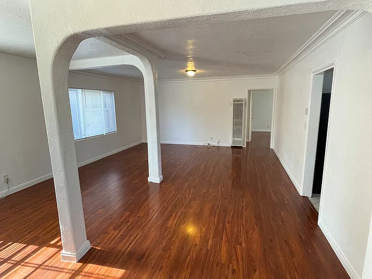 9037 Cattaraugus Ave — Photo 10