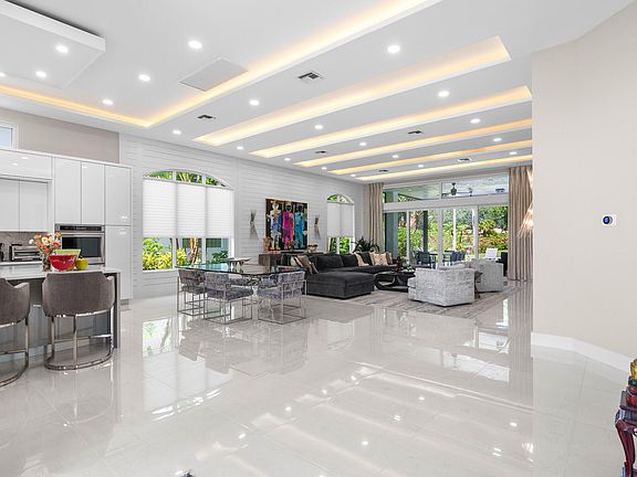 5th image of 7831 Villa D Este Way