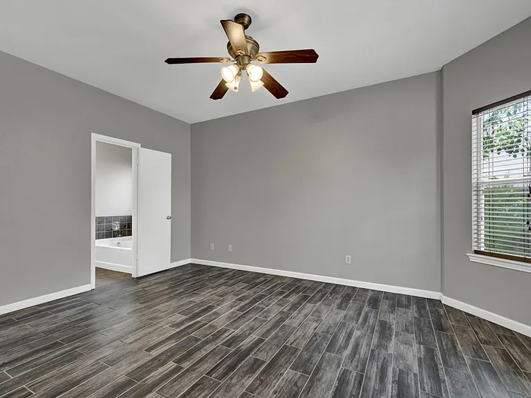 400 Summer Dr — Photo 17