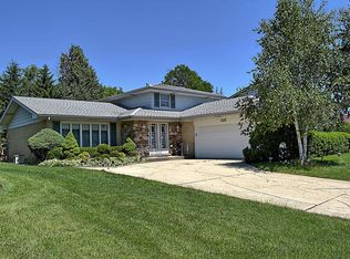 318 E Weathersfield Way, Schaumburg, IL 60193