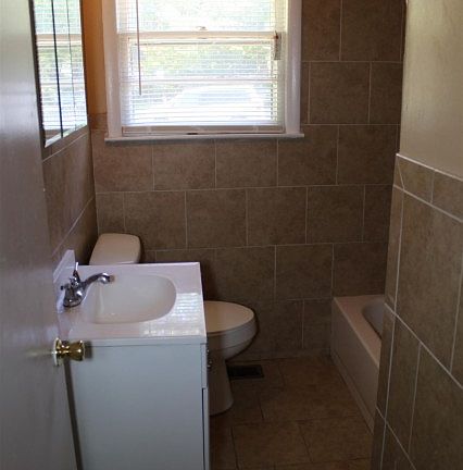 4th image of 1018 Olympia Pl