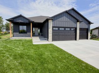 3711 25th Avenue Pl, Kearney, NE 68845