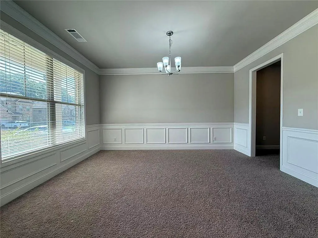 4 bed, 3.0 bath, 3640 sqft, $2,900 — Photo 3