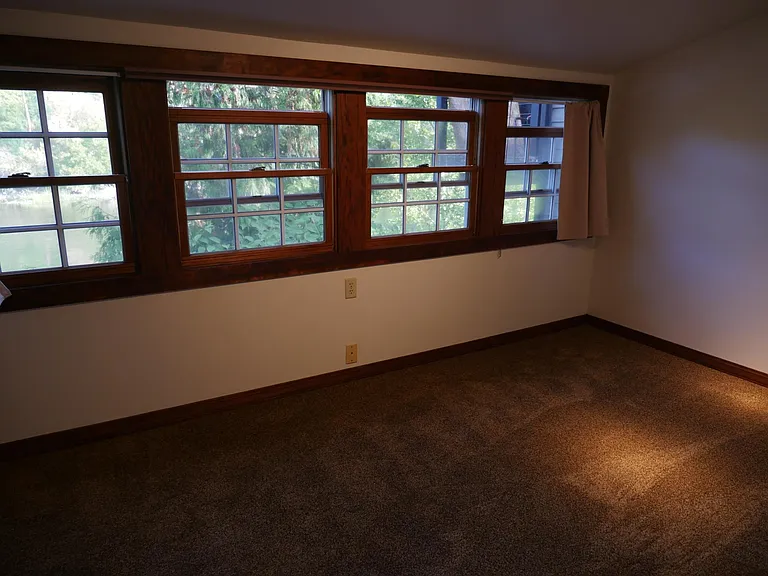 2104 W Clarke Ave — Photo 32