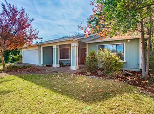 6886 Creekside St, Redding, CA 96001