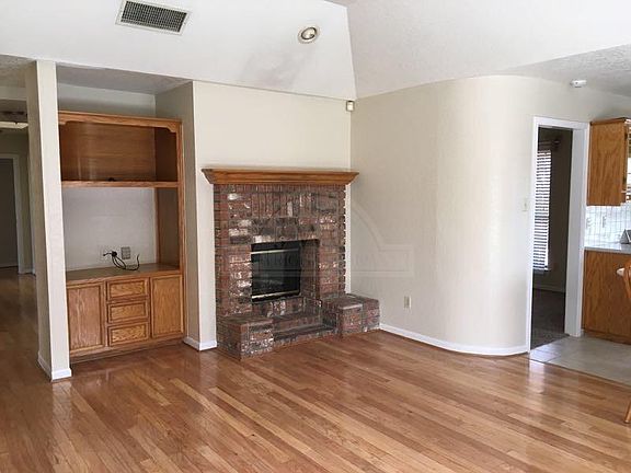 5th image of 411 Silver Creek Dr