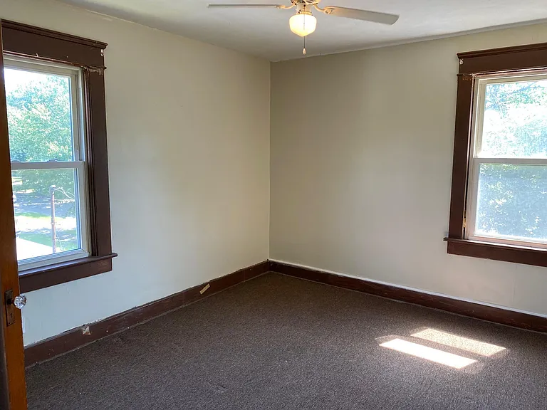 294 Zeller Ave — Photo 10