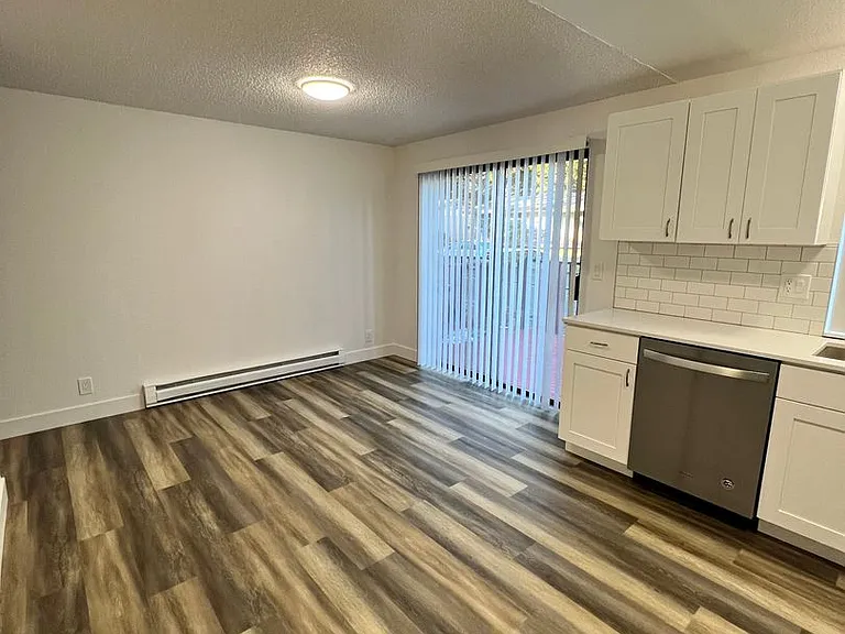 5623-5625 186th Pl SW — Photo 4