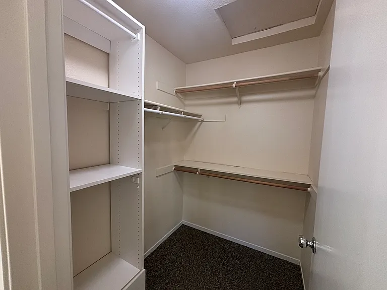 907 Farnham Ave — Photo 10