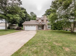 409 Birch Ln, Maryville, IL