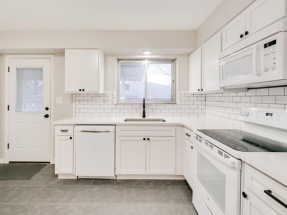 2nd image of 10235 Jeffleigh Ln