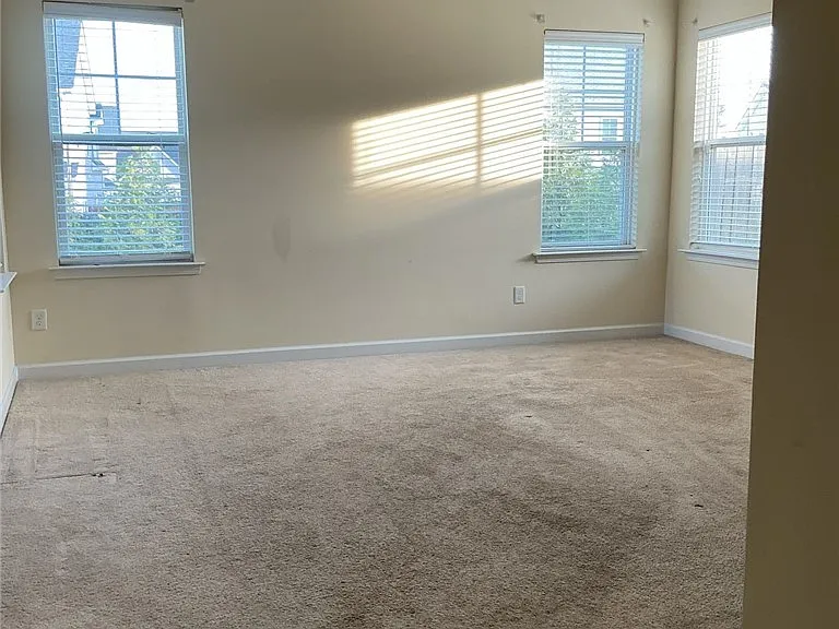825 Ronald Reagan Dr — Photo 12