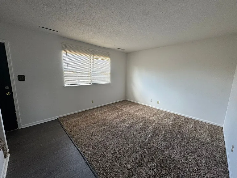 560 N East Park Ln — Photo 7